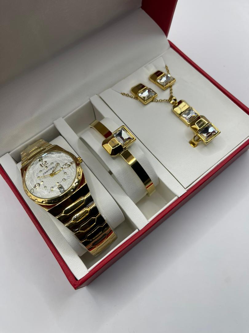 Ensemble de montre et bijoux en or plaqué