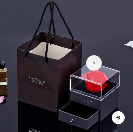 Coffret Rose Éternelle & son Collier d'Amour.