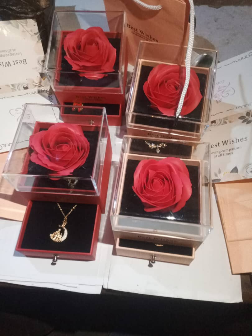 Coffret Rose Éternelle et son Collier d'Amour