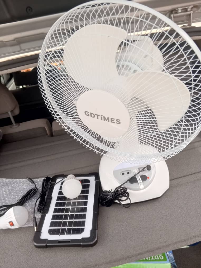 Ventilateur solaire multi fonction