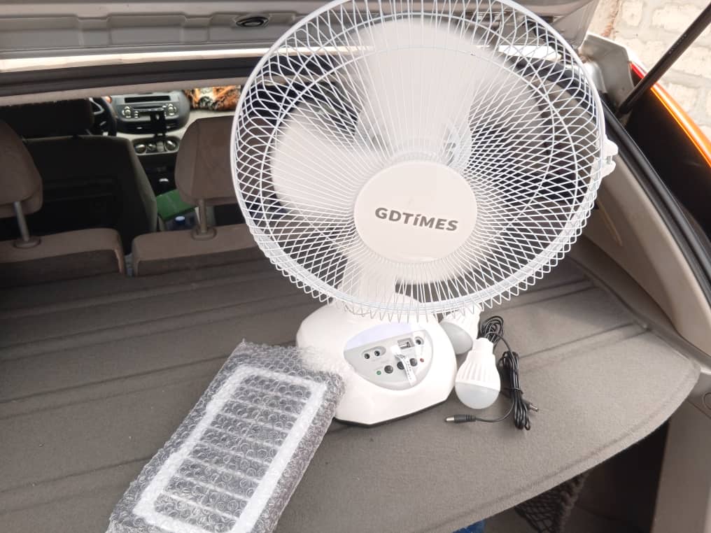 Ventilateur solaire multi fonction