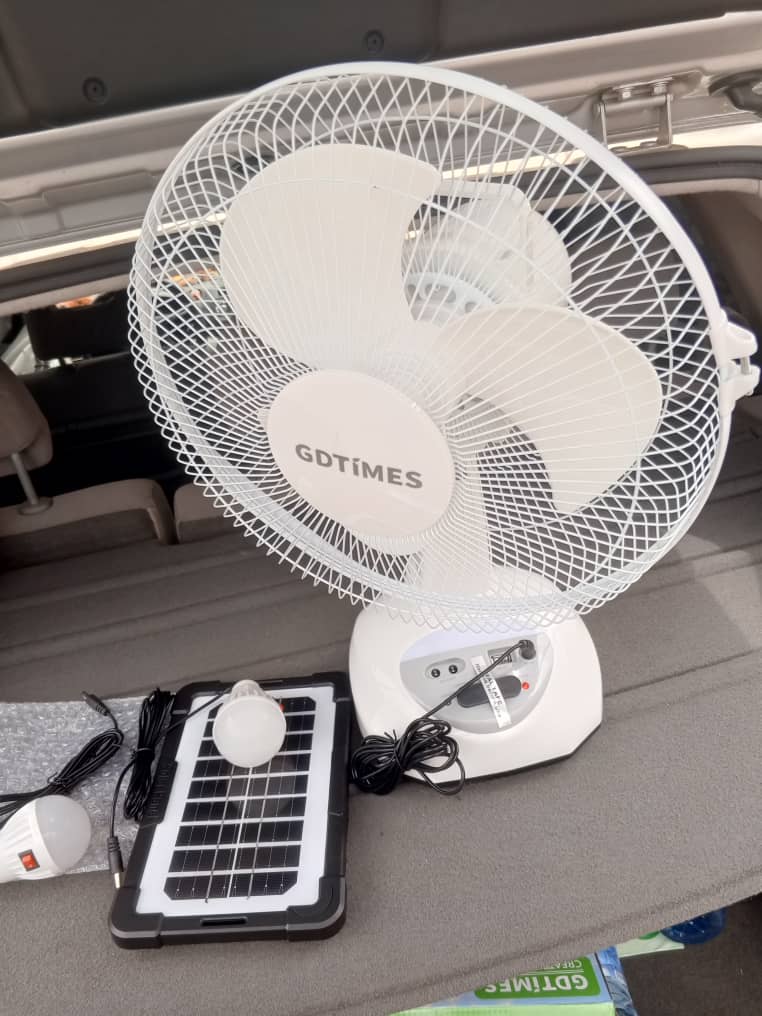 Ventilateur solaire multi fonction