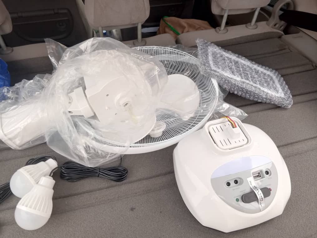 Ventilateur solaire multi fonction